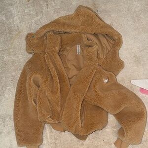ALO Yoga Foxy Sherpa Jacket in Camel